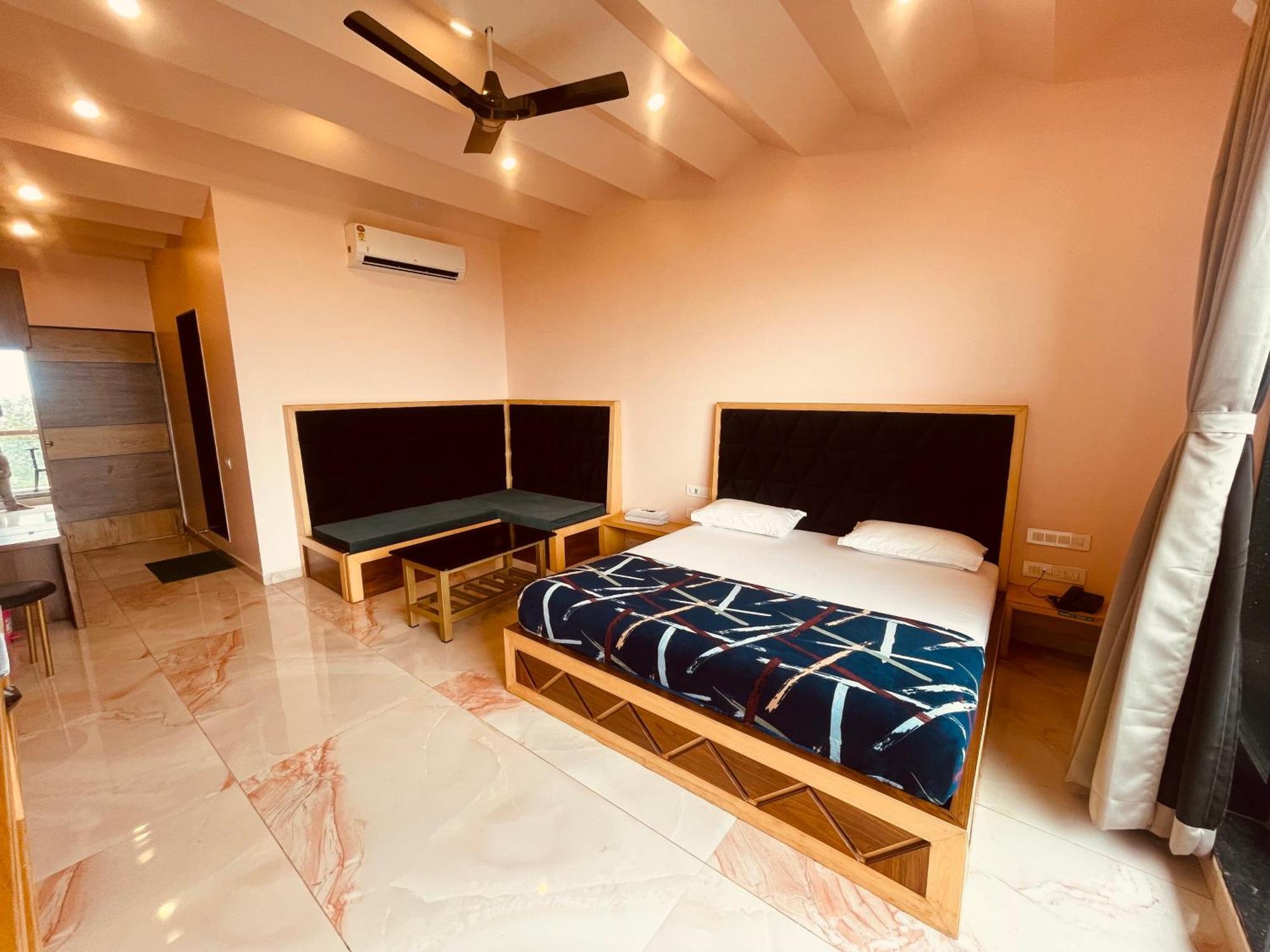 Hotel Saptarang Residency Panhāla 外观 照片
